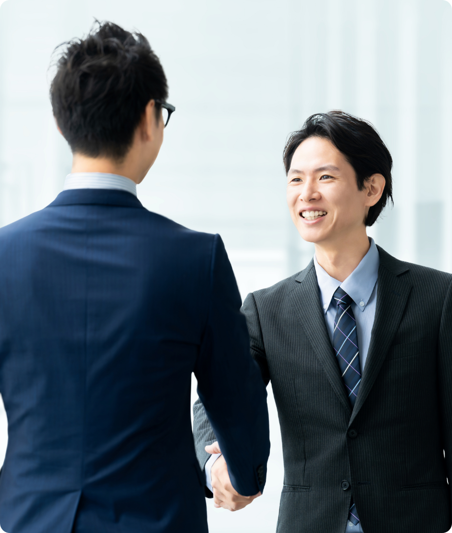 握手をするビジネスマン